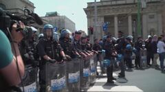 Monza, il centro sociale di Ilaria Salis vuole abolire la polizia