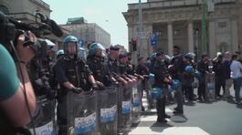 Monza, il centro sociale di Ilaria Salis vuole abolire la polizia thumbnail
