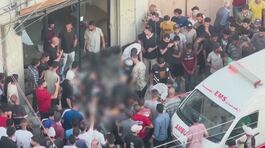 Spari d'Israele durante la distribuzione di acqua a Gaza thumbnail
