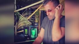 Il dj morto a Ibiza, "nessun segno di percosse", "no, è omicidio" thumbnail