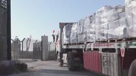 Camion e merce paracadutata, a Gaza scatta la tregua umanitaria thumbnail