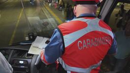 Milano, raffica di controlli dei carabinieri sui pullman thumbnail