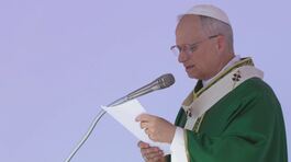 Roma, un milione di ragazzi abbracciano il Papa thumbnail