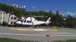 Ambulatori, elicotteri dalla terraferma, medici con il contagocce thumbnail