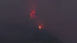 Vesuvio, maxi incendio nel parco nazionale thumbnail