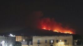 Esercito e Protezione Civile per il "fronte di fuoco" sul Vesuvio thumbnail