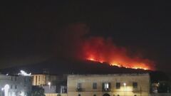 Esercito e Protezione Civile per il "fronte di fuoco" sul Vesuvio