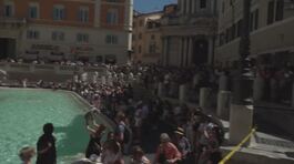 Le vedette, ruoli e piantoni, furti e borseggi a Fontana di Trevi thumbnail