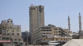 Gaza in fiamme, la roccaforte di Hamas invasa da Israele thumbnail