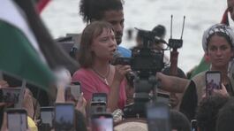 La missione è ancora in alto mare e Greta già si ammutina da "Flotilla" thumbnail