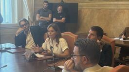 Ilaria Salis insegna ai sindaci come risolvere "emergenze abitative" thumbnail