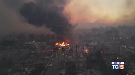 Los Angeles ancora assediata dal fuoco thumbnail