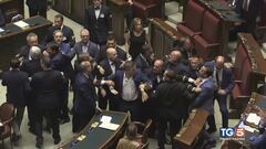 Giustizia, terzo ok ed è bagarre in aula