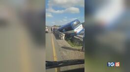 Cuba, bus fuori strada morta guida italiana thumbnail
