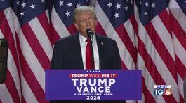 Trump va all'attacco stretta sui migranti thumbnail
