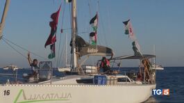 Flotilla, si tratta gli attivisti divisi thumbnail