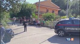 Uccisa dal marito è caccia all'uomo thumbnail