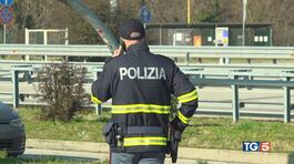 Viaggia senza biglietto e aggredisce poliziotti thumbnail