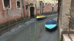 Acqua bassa a Venezia. Etna, eruzione e scosse