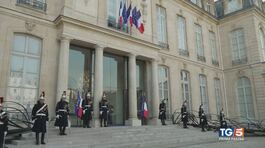 Ue, vertice all'Eliseo. Macron sente Trump thumbnail