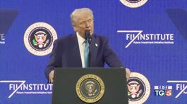 Trump scarica Zelensky: "Un comico mediocre" thumbnail