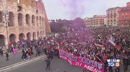 Mare rosa nelle strade thumbnail