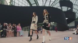 Chanel, Vuitton e Prada: brilla la moda a Parigi thumbnail