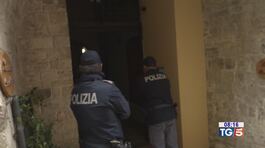 Uccide la moglie e minaccia il suicidio thumbnail