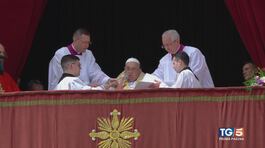 Il Papa e la Pasqua la forza dei silenzi thumbnail