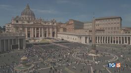 Piazza San Pietro, tutti a rendere omaggio a Papa Francesco thumbnail