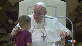 Papa Francesco, la tenerezza verso i bambini thumbnail