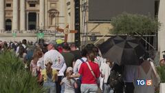 Il dolore dei fedeli in Piazza San Pietro