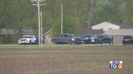 Negli Usa auto contro una scuola, 4 morti thumbnail