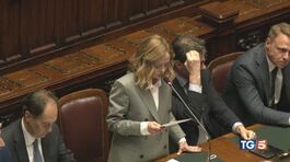 Meloni: "Con noi stabilità". È scontro in aula thumbnail