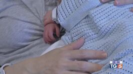 2 mamme possono riconoscere i figli thumbnail