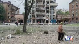 Nuovi attacchi russi almeno 13 morti thumbnail