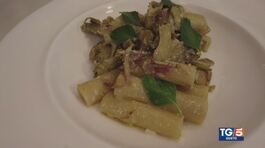 Ziti spezzati con carciofi , pecorino e mentuccia thumbnail