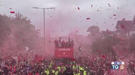 Liverpool, auto sulla folla thumbnail