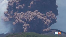 Il risveglio dell'Etna, nube alta chilometri thumbnail