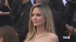 Angelina Jolie ne fa 50: cinema, amore, impegno thumbnail