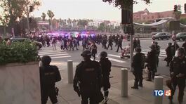 La protesta si allarga Trump: "Sono animali" thumbnail