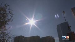 Caldo senza tregua incendi e black out