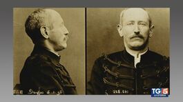 Il Capitano Alfred Dreyfus condannato per tradimento thumbnail