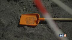 17enne muore sepolto nella buca in spiaggia