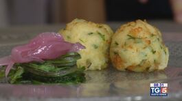 Gusto Verde: polpette con asiago e bruscandoli thumbnail