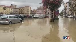 Piogge e allagamenti le isole tra le fiamme thumbnail