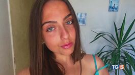 Simona morta in piscina la famiglia: ora verità thumbnail