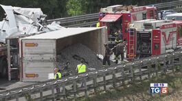 Strage in autostrada: 3 morti sulla A1 thumbnail