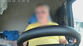 L'autista guidava girando dei video thumbnail