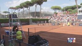Pagava "urlatori" per condizionare i tennisti thumbnail